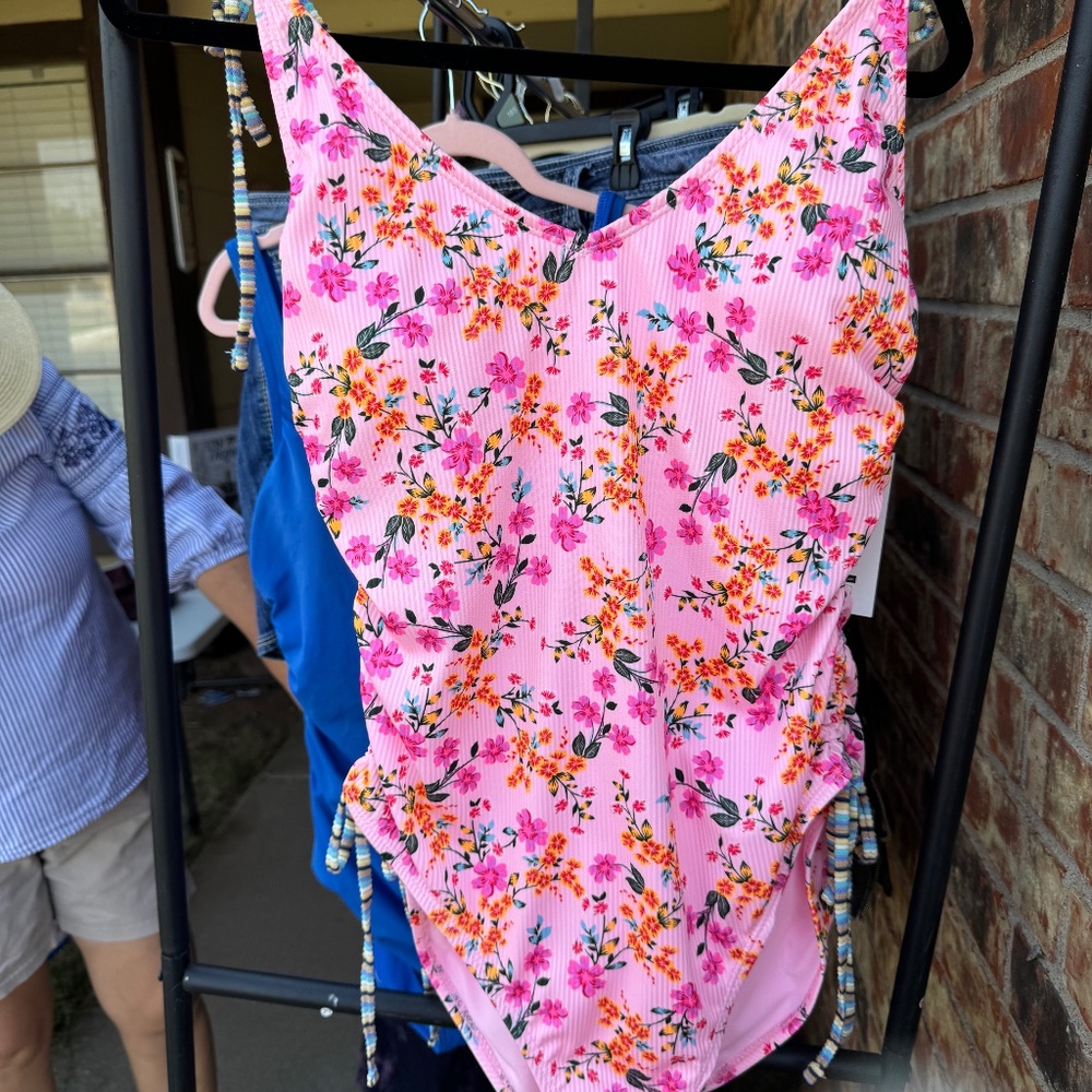 One Piece Pink and floral bathing suit